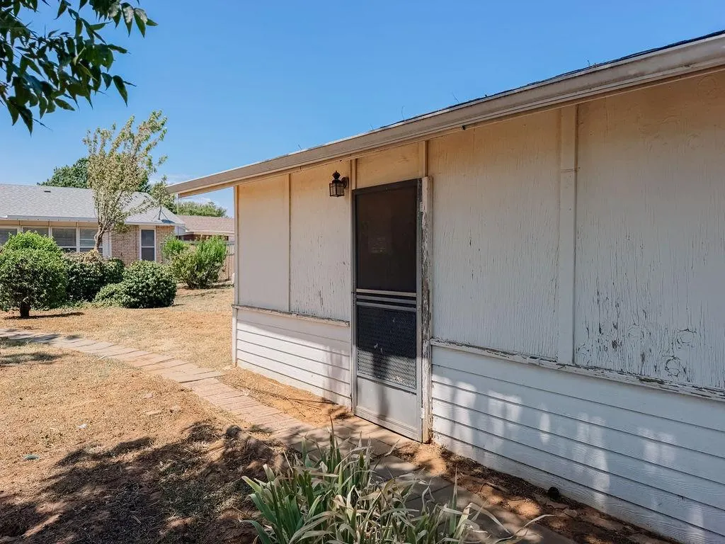 Photo 36 — 705 N Stanley Street, Hinton, OK 73047