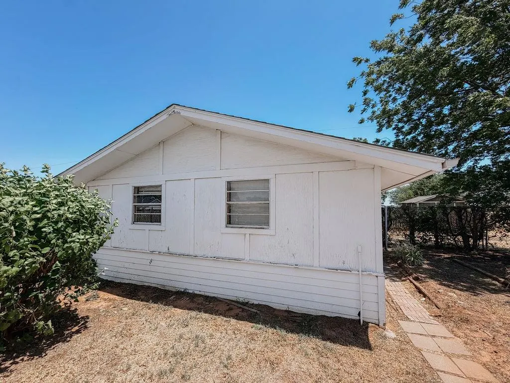 Photo 38 — 705 N Stanley Street, Hinton, OK 73047