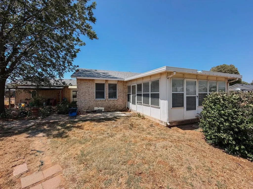 Photo 39 — 705 N Stanley Street, Hinton, OK 73047