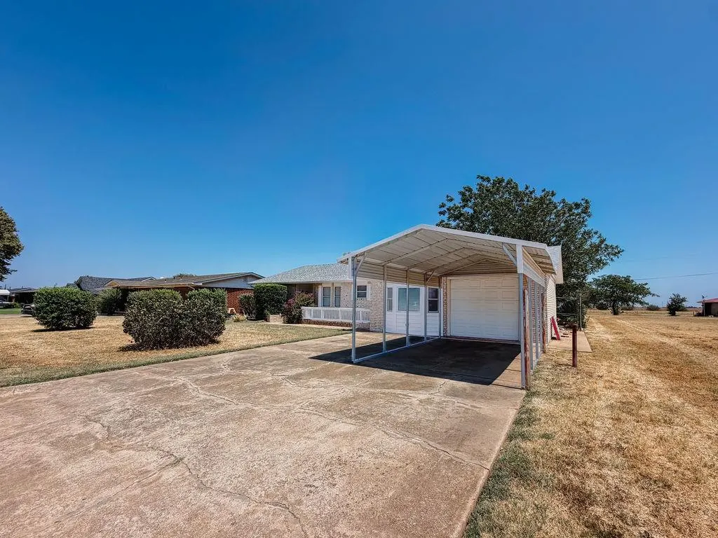 Photo 40 — 705 N Stanley Street, Hinton, OK 73047