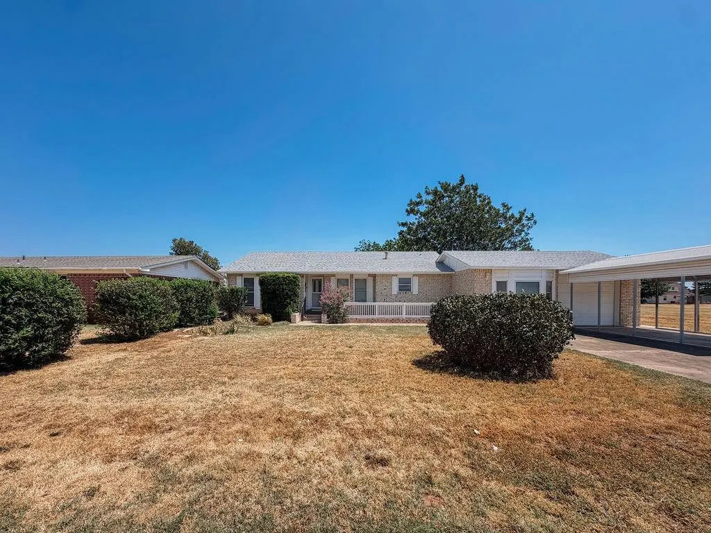 Photo 41 — 705 N Stanley Street, Hinton, OK 73047