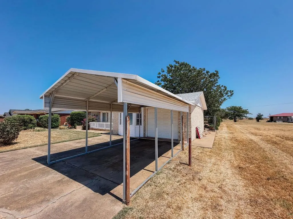 Photo 42 — 705 N Stanley Street, Hinton, OK 73047