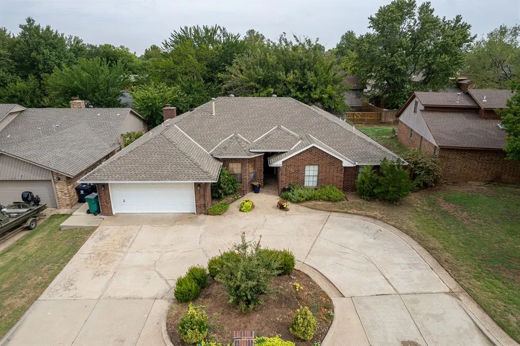 Photo 2 — 11709 NW 116th Street, Yukon, OK 73099
