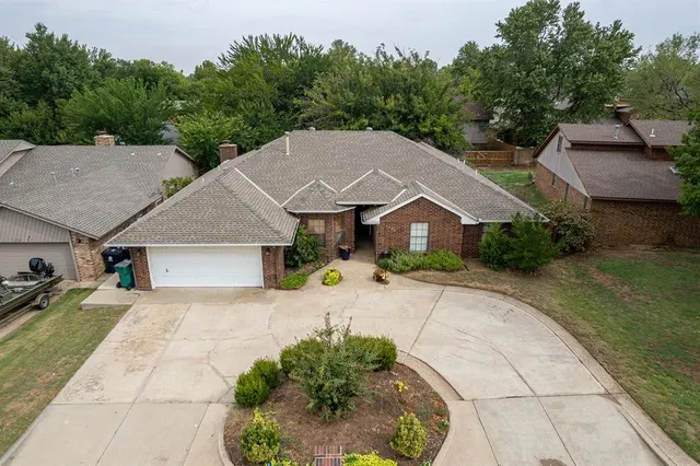 Photo 2 — 11709 NW 116th Street, Yukon, OK 73099