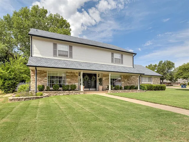 Photo 2 — 11913 Somerville Drive, Yukon, OK 73099