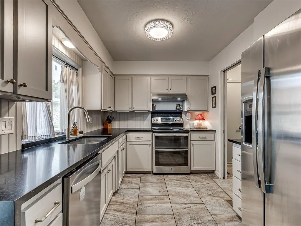 Photo 11 — 11913 Somerville Drive, Yukon, OK 73099
