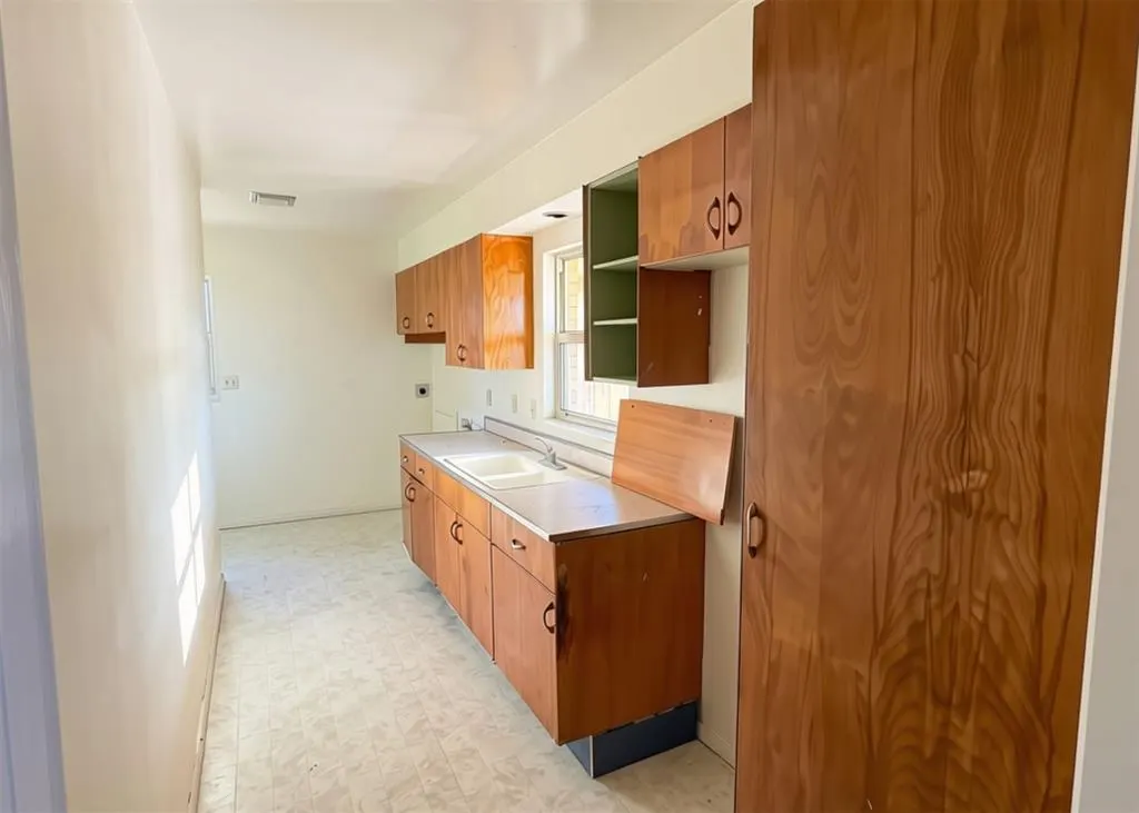 Photo 9 — 305 Iroquois Trail, Burns Flat, OK 73647