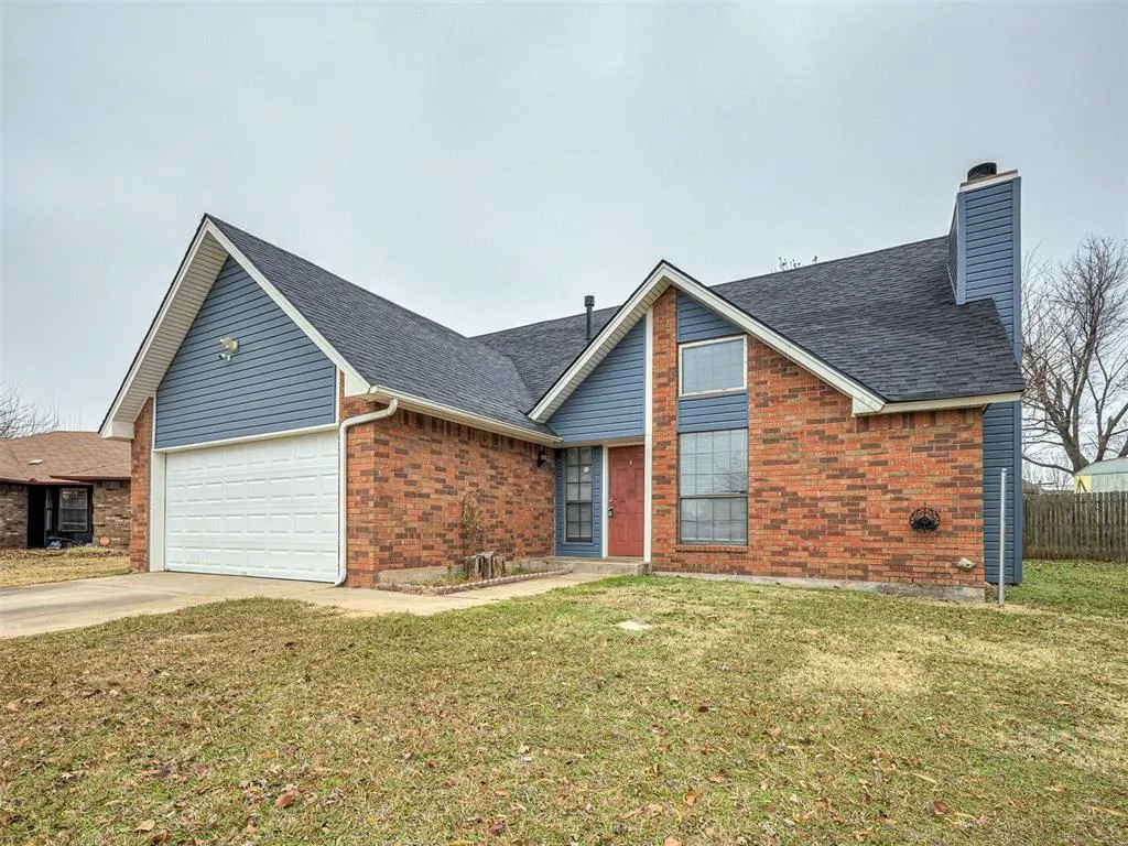 Photo 3 — 2101 NE 11th Street, Moore, OK 73160