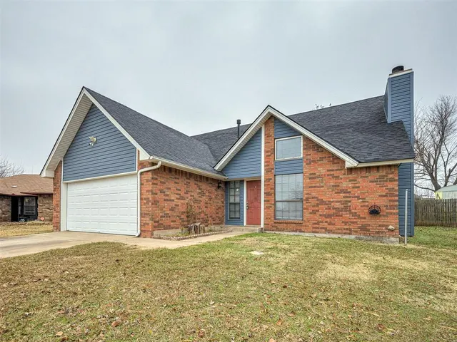 Photo 3 — 2101 NE 11th Street, Moore, OK 73160