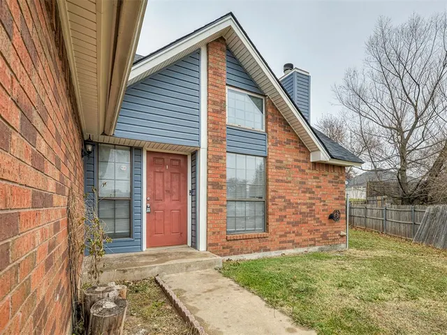 Photo 4 — 2101 NE 11th Street, Moore, OK 73160