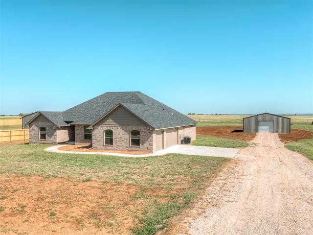 Photo 2 — 24953 Belmont Pass, Cashion, OK 73016