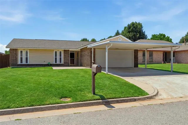 Photo 2 — 11804 O Casey Street, Yukon, OK 73099