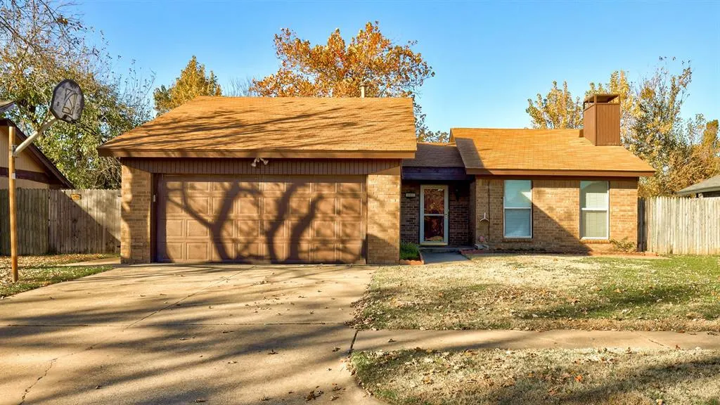 Front exterior — 841 N Robinson Avenue, Oklahoma City, OK 73170