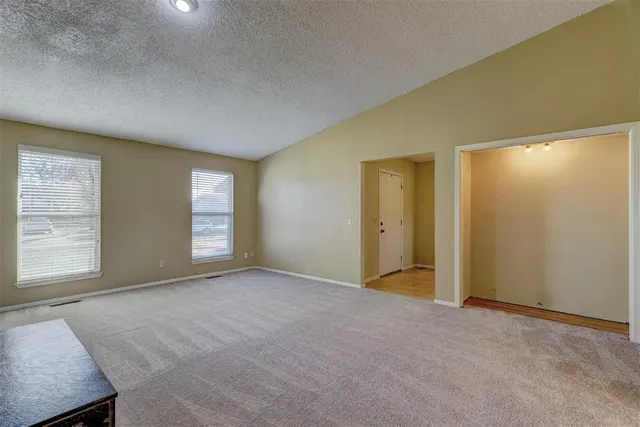 Photo 3 — 841 N Robinson Avenue, Oklahoma City, OK 73170