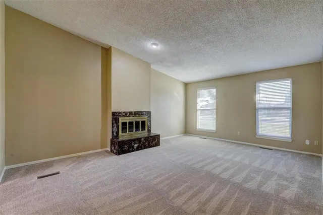 Photo 4 — 841 N Robinson Avenue, Oklahoma City, OK 73170