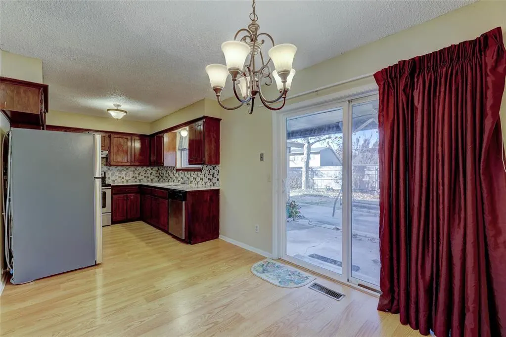 Photo 7 — 841 N Robinson Avenue, Oklahoma City, OK 73170
