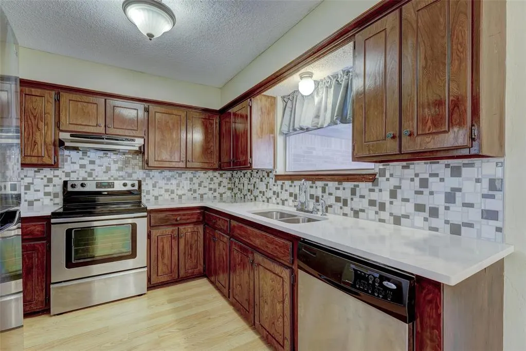 Photo 8 — 841 N Robinson Avenue, Oklahoma City, OK 73170
