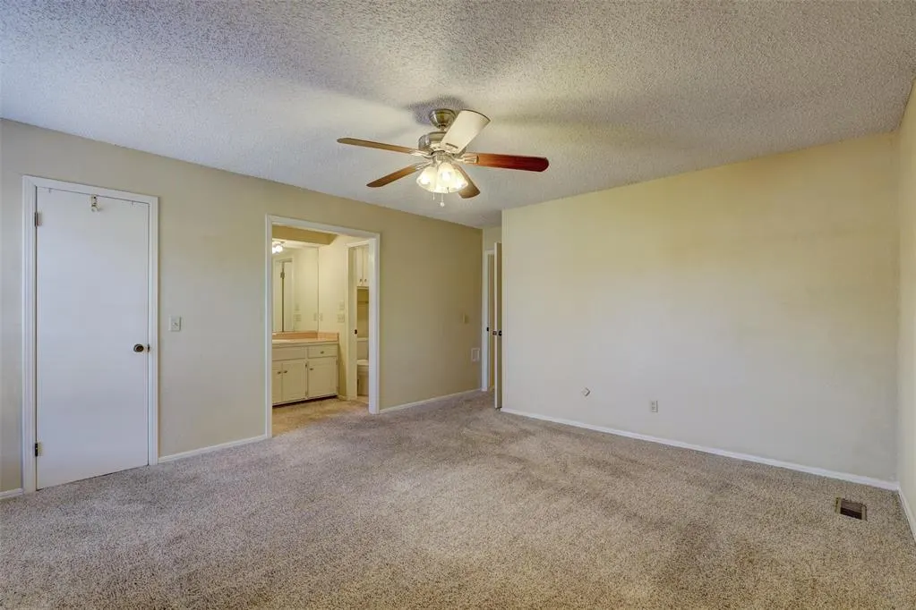 Photo 11 — 841 N Robinson Avenue, Oklahoma City, OK 73170
