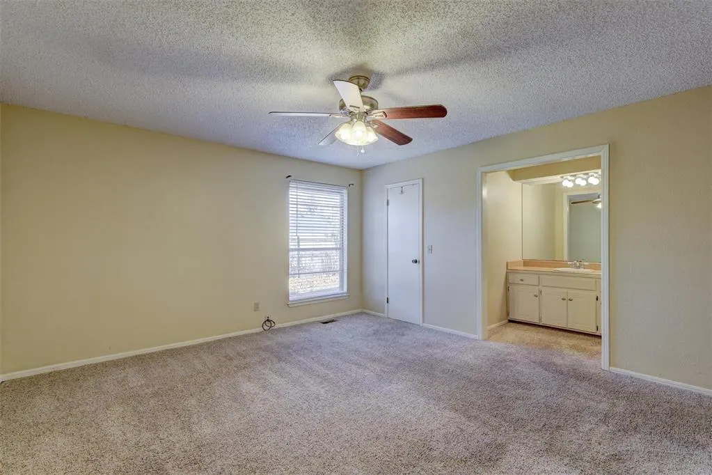 Photo 12 — 841 N Robinson Avenue, Oklahoma City, OK 73170