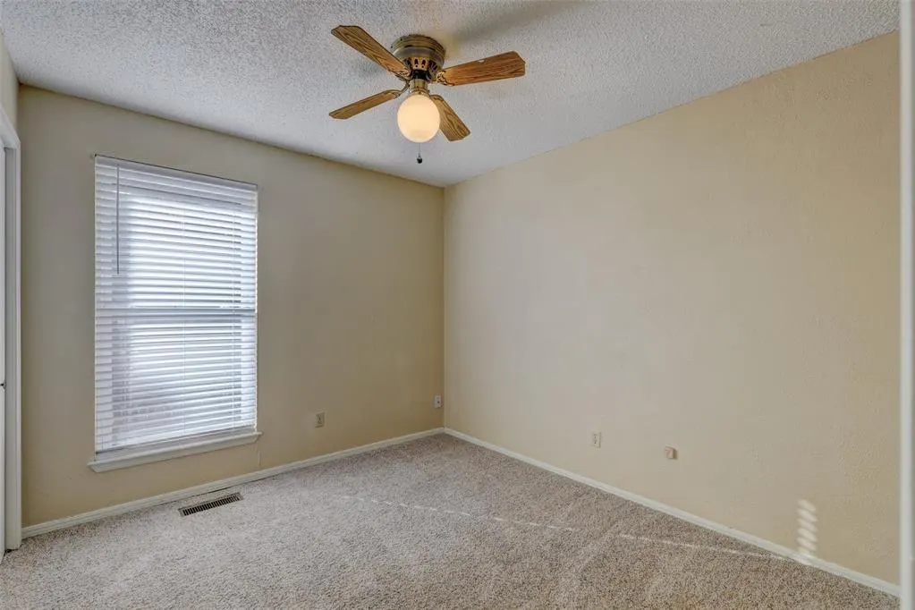 Photo 14 — 841 N Robinson Avenue, Oklahoma City, OK 73170