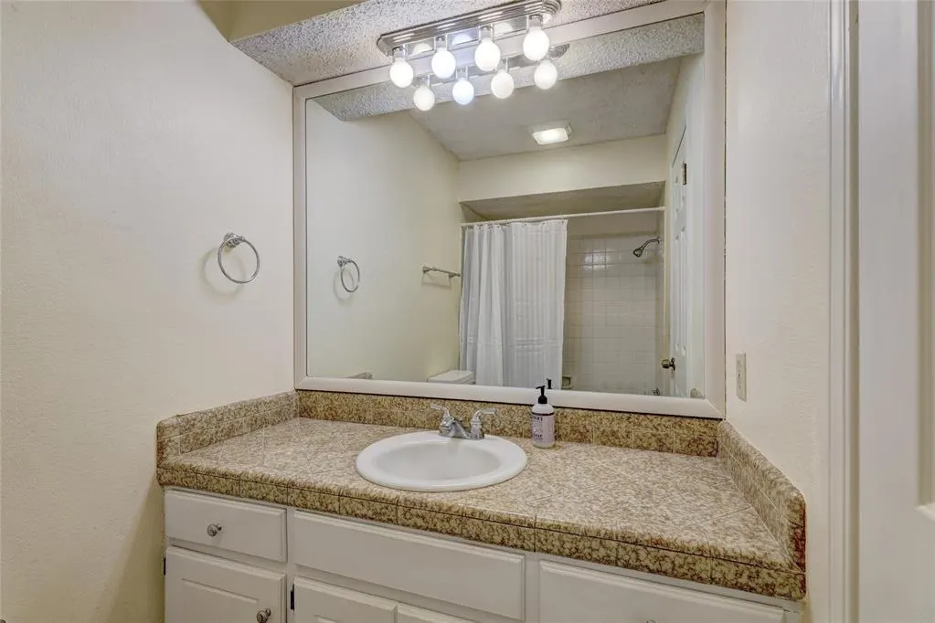 Photo 19 — 841 N Robinson Avenue, Oklahoma City, OK 73170