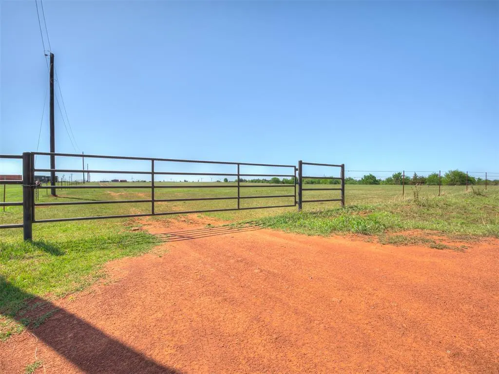 Photo 2 — 28616 N 2960 Street, Cashion, OK 73016
