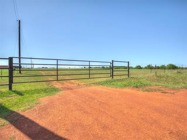 Photo 2 — 28616 N 2960 Street, Cashion, OK 73016