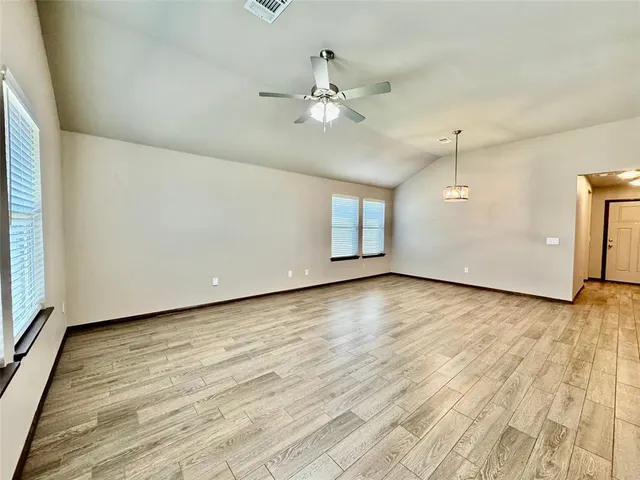 Photo 8 — 12948 NW 3rd Terrace, Yukon, OK 73099