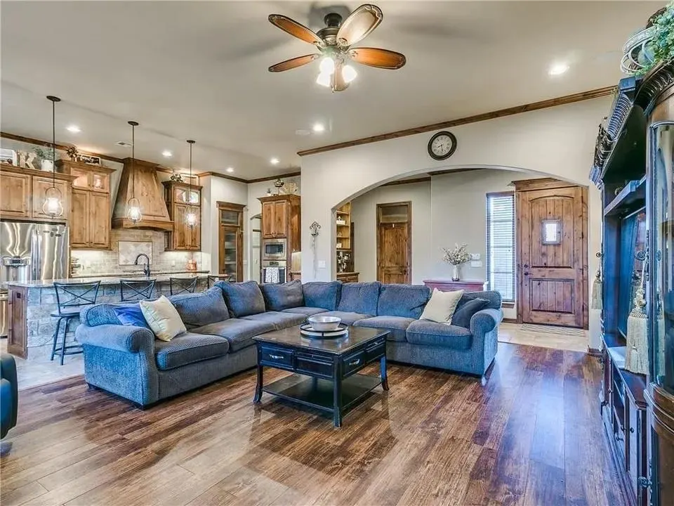 Photo 2 — 12609 NW 7th Court, Yukon, OK 73099