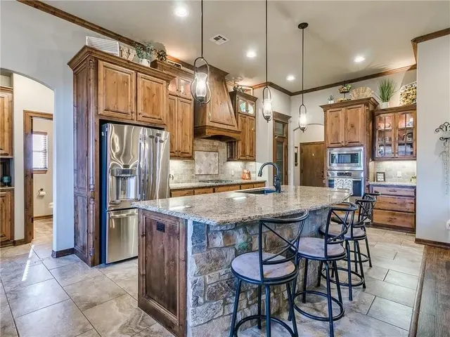Photo 4 — 12609 NW 7th Court, Yukon, OK 73099