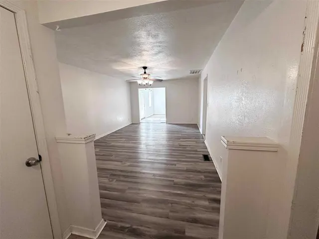 Photo 2 — 208 Cherrywood Drive, Oklahoma City, OK 73160