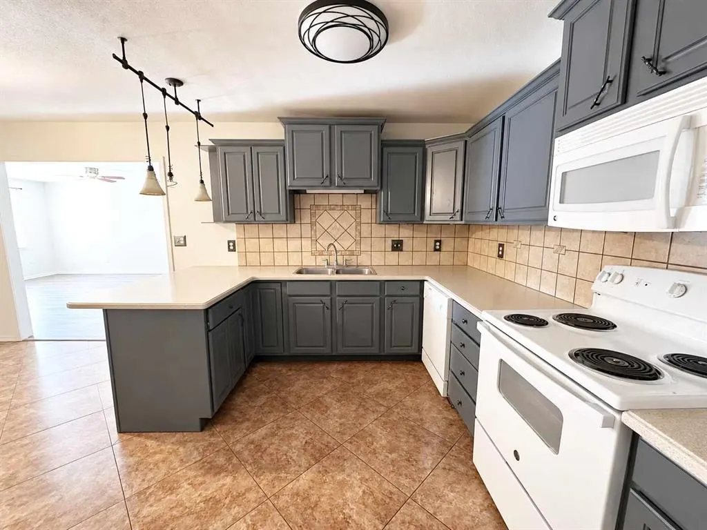 Photo 4 — 208 Cherrywood Drive, Oklahoma City, OK 73160