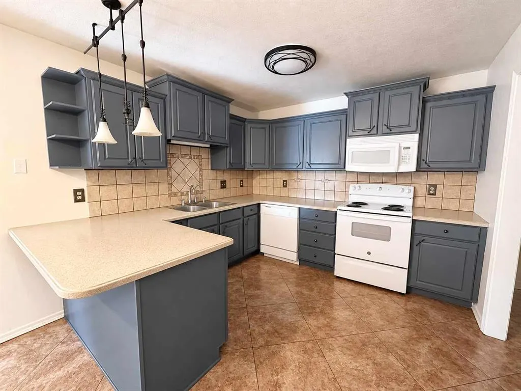 Photo 5 — 208 Cherrywood Drive, Oklahoma City, OK 73160