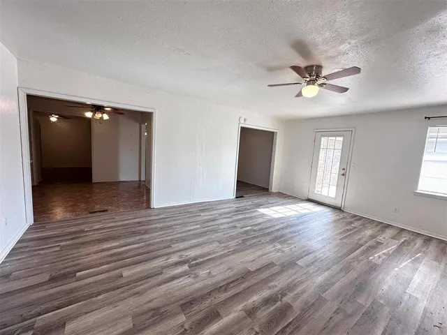 Photo 7 — 208 Cherrywood Drive, Oklahoma City, OK 73160