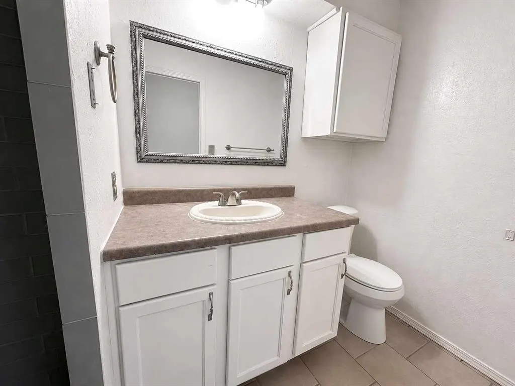 Photo 13 — 208 Cherrywood Drive, Oklahoma City, OK 73160