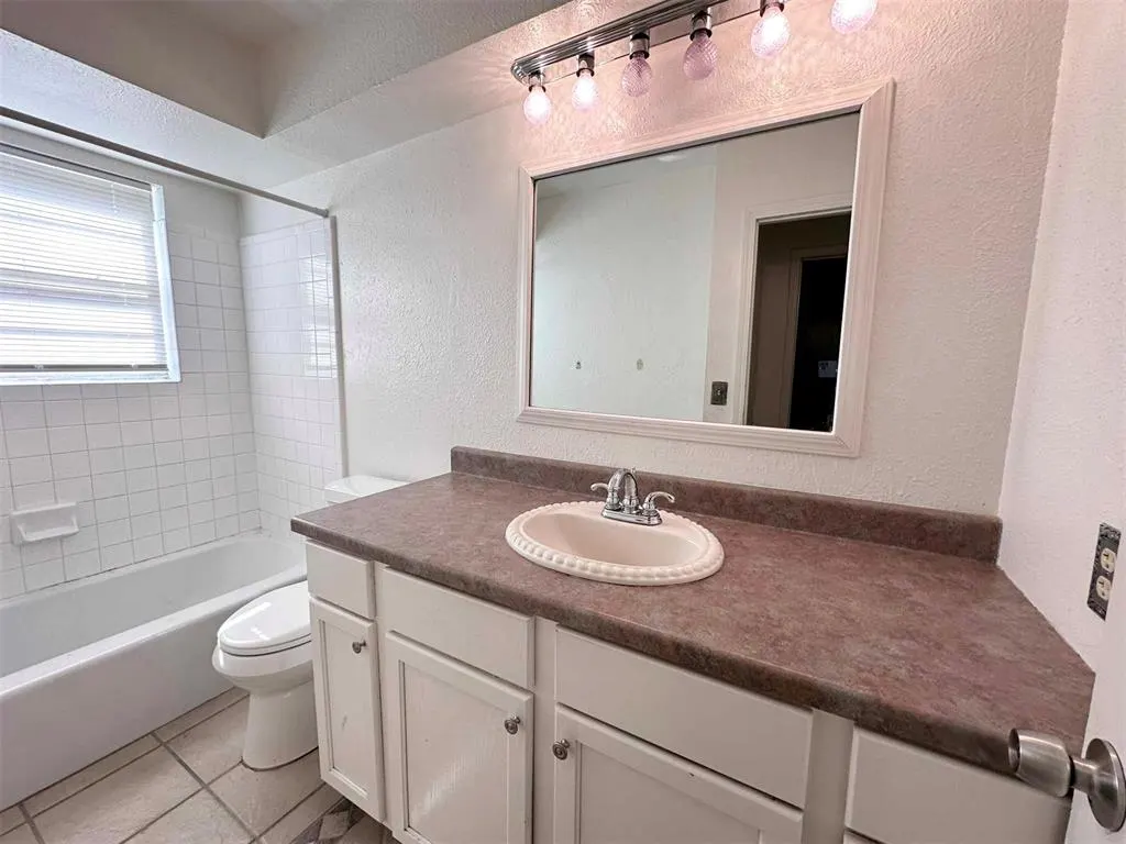 Photo 15 — 208 Cherrywood Drive, Oklahoma City, OK 73160