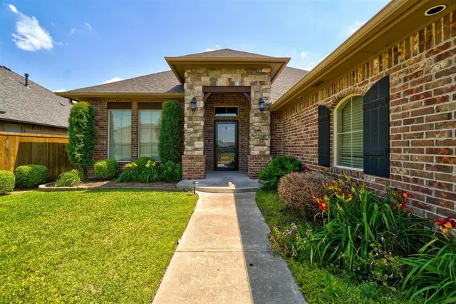 Photo 2 — 232 SW 169th Street, Oklahoma City, OK 73170