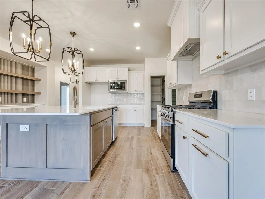 Photo 3 — 9432 NW 75th Street, Yukon, OK 73099