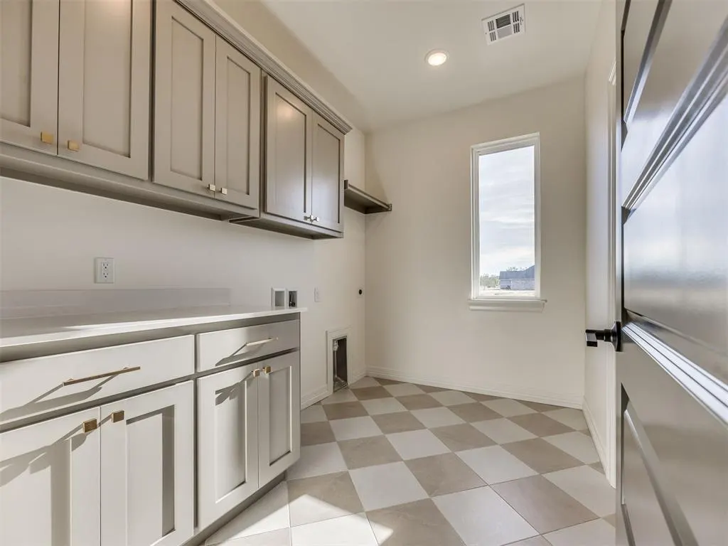 Photo 11 — 9432 NW 75th Street, Yukon, OK 73099