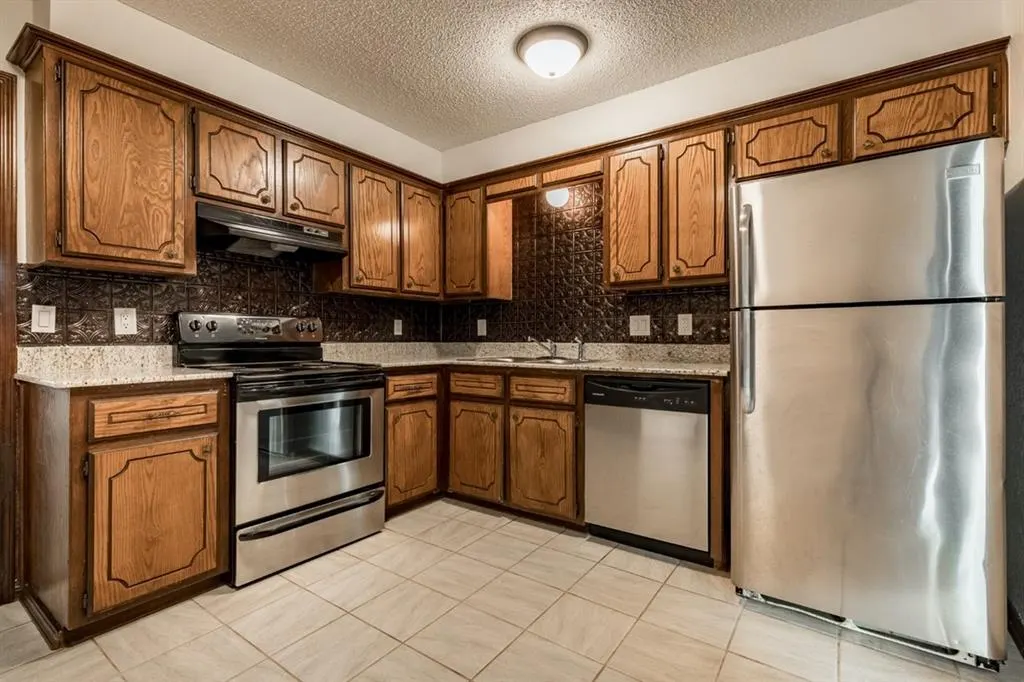 Photo 3 — 722 W Perry Drive, Mustang, OK 73064