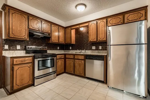 Photo 3 — 722 W Perry Drive, Mustang, OK 73064