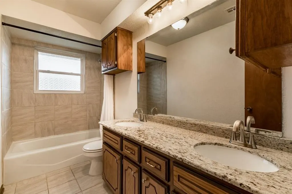 Photo 8 — 722 W Perry Drive, Mustang, OK 73064
