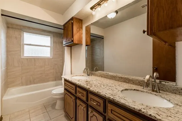 Photo 8 — 722 W Perry Drive, Mustang, OK 73064