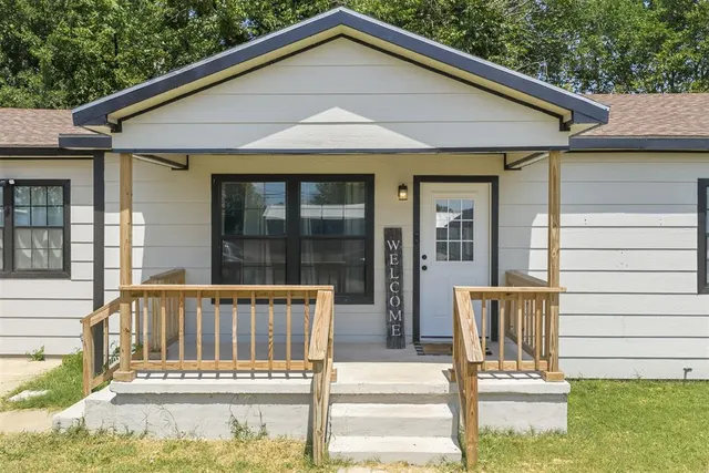 Photo 2 — 107 W Stewart Street, Paoli, OK 73074