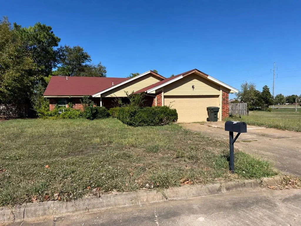 Front exterior — 601 Timber Ridge Drive, Tecumseh, OK 74873