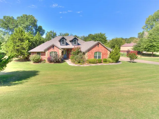 Photo 2 — 14219 Shady Tree Drive, Edmond, OK 73034