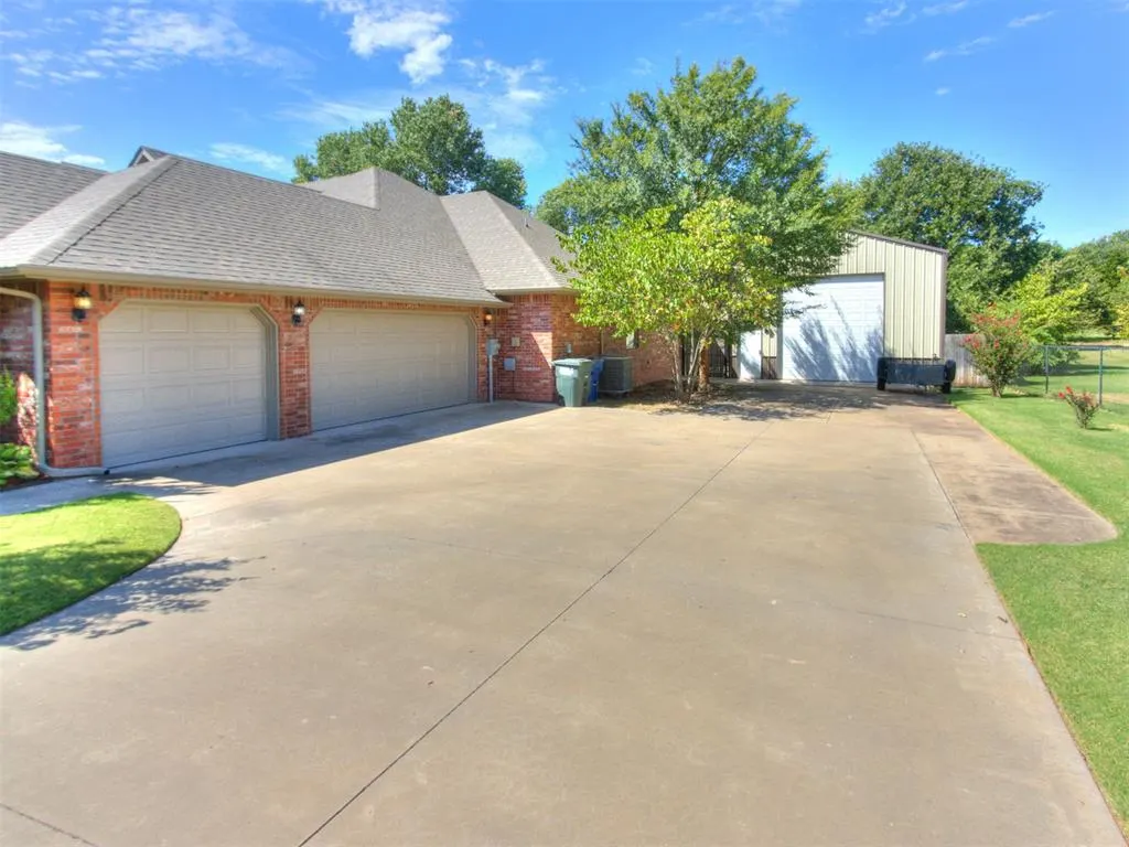 Photo 3 — 14219 Shady Tree Drive, Edmond, OK 73034