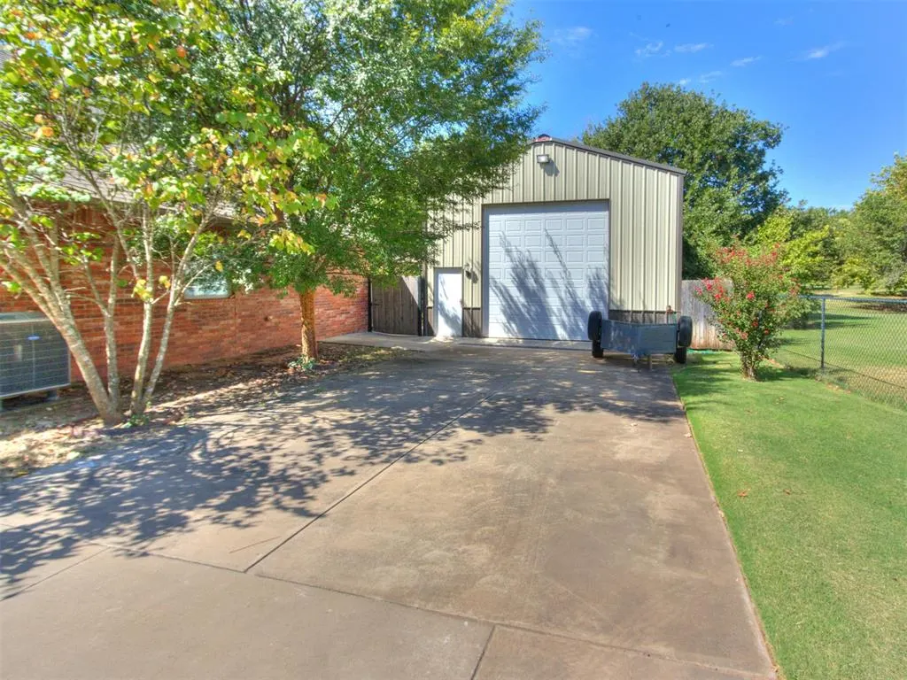Photo 4 — 14219 Shady Tree Drive, Edmond, OK 73034
