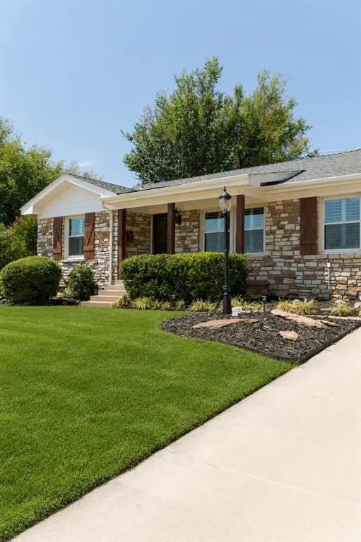 Photo 3 — 10013 Ridgeview Drive, Oklahoma City, OK 73120