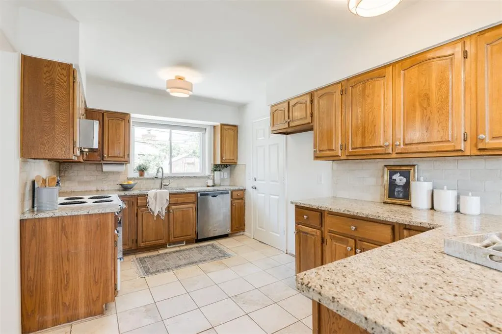 Photo 14 — 10013 Ridgeview Drive, Oklahoma City, OK 73120